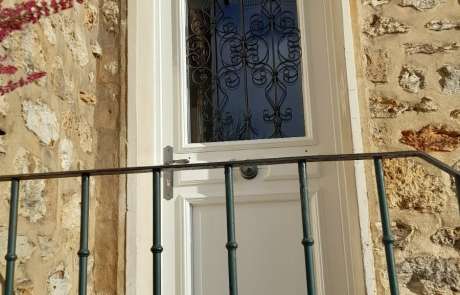 installation porte d'entrée en bois à Viroflay