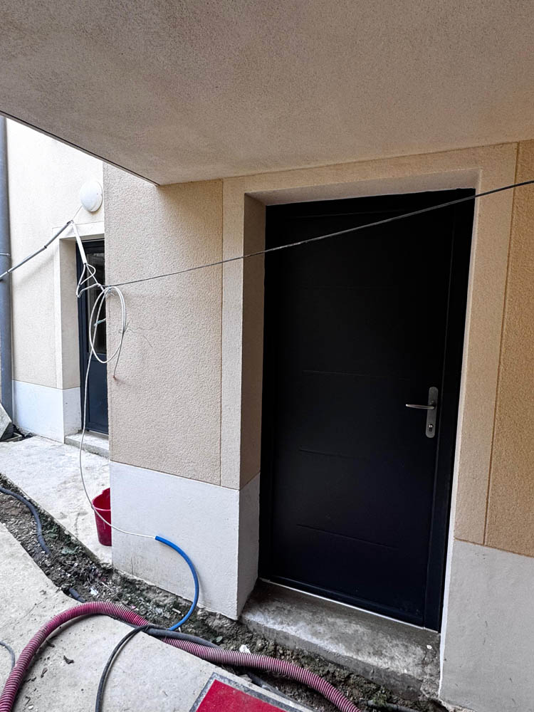 pose porte d'entrée en aluminium Solabaie - Bougival